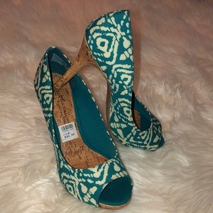 💯 New! Teal Heels Size 8- Peekaboo Toe